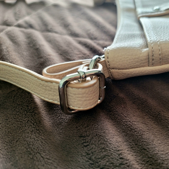 Tommy Hilfiger Women's Crossbody Bucket Bag - Picture 13 of 14